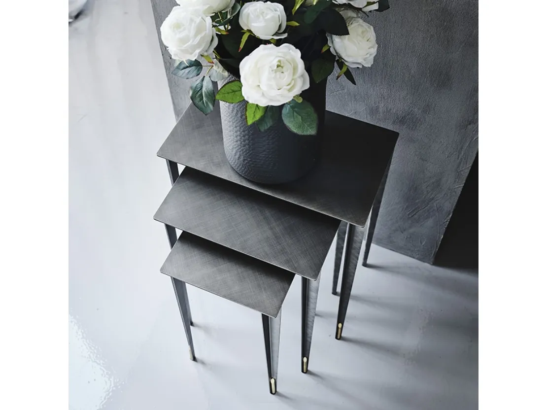 Tavolino Brushed Grey con parti in ottone Spillo di Cattelan Italia