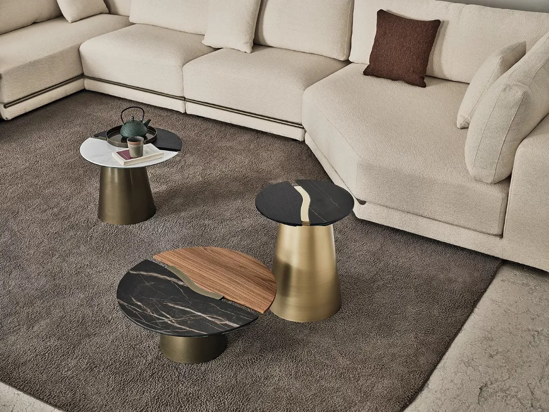 Tavolino Yang con base in metallo laccato e top in marmo e legno di Bontempi