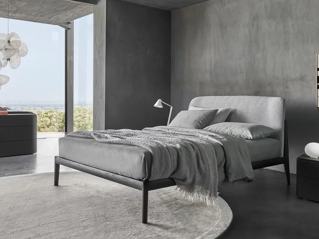 Letto Sissi con testiera in tessuto imbottito di Sangiacomo