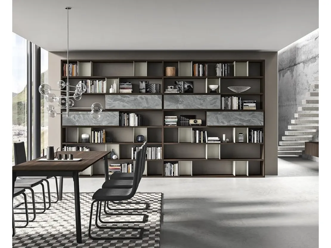 Libreria BK08-1 in materico rovere termotrattato e laccato con frontale graphic effetto marmo di Cinquepuntozero