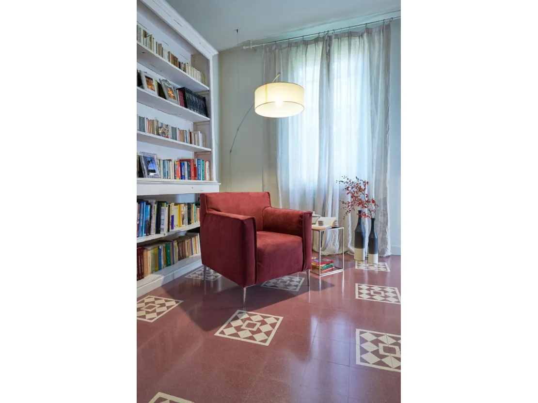 Poltroncina moderna in microfibra Naisi di Excò