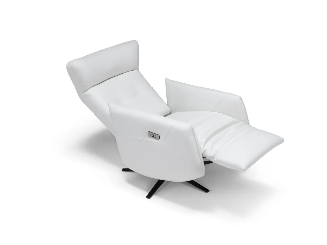 Poltrona Relax in pelle con schienale reclinabile e poggiapiedi Agon di Franco Ferri