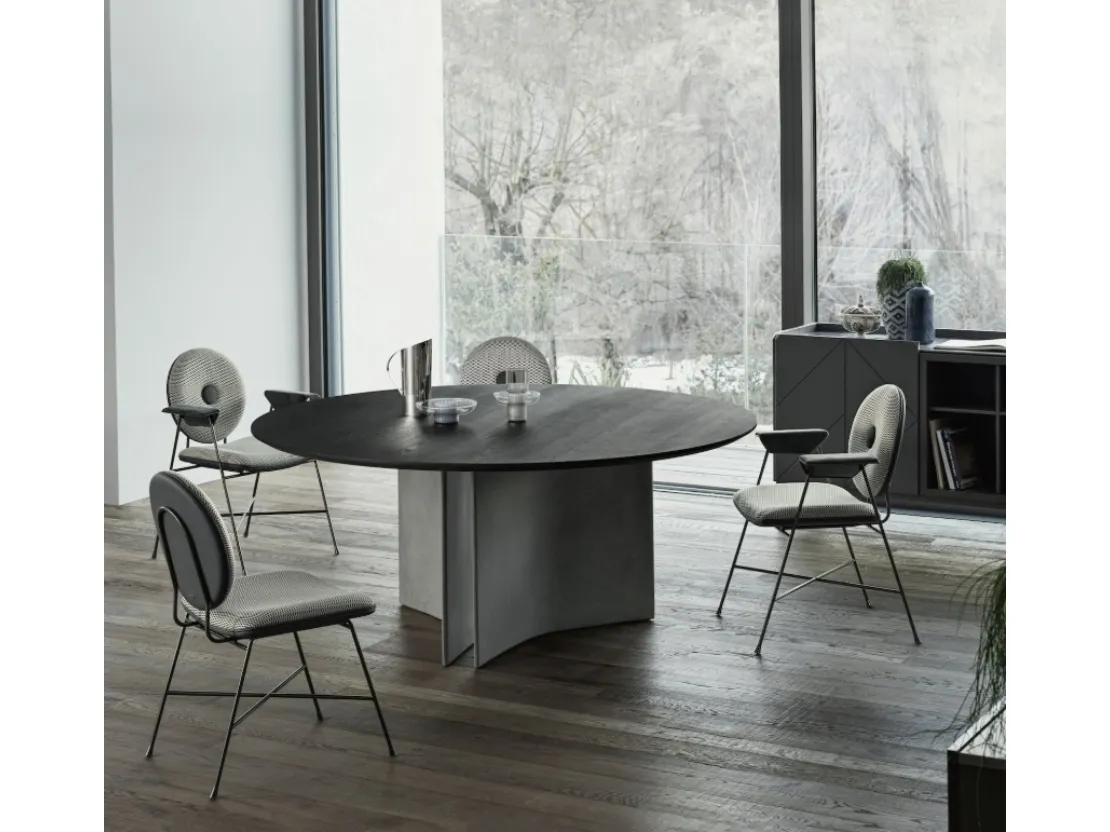 Tavolo rotondo Magnum con base in cemento e piano in legno impiallaciato di Bontempi