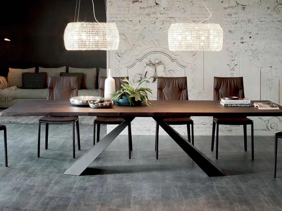 Tavolo con gambe in acciaio e piano in legno Eliot Wood di Cattelan Italia