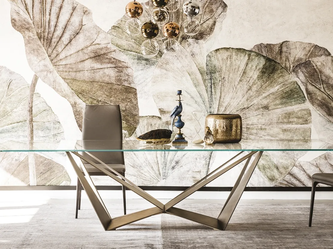 Tavolo con gambe in acciaio e piano in cristallo Skorpio di Cattelan Italia