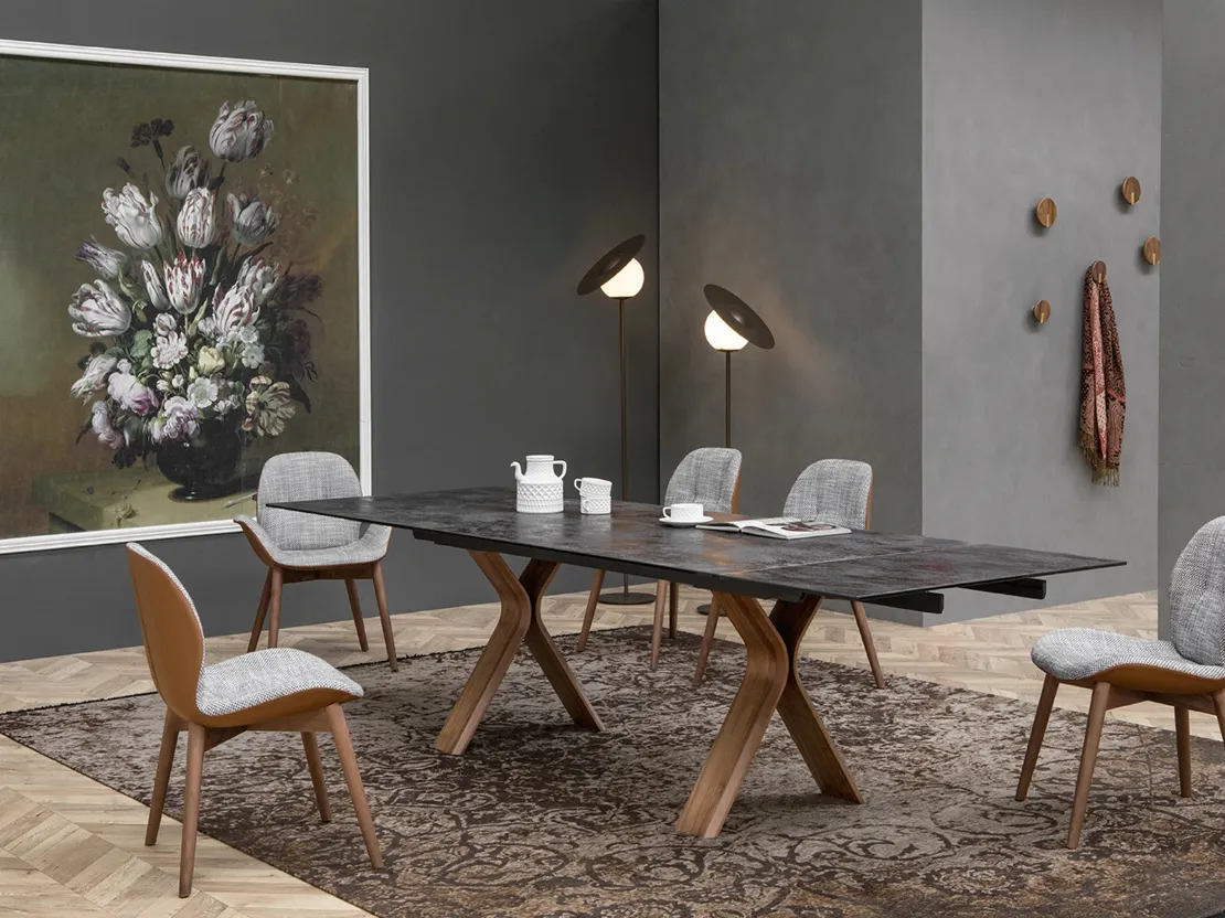 Tavolo Still con struttura in legno e top in ceramica di Tonin Casa
