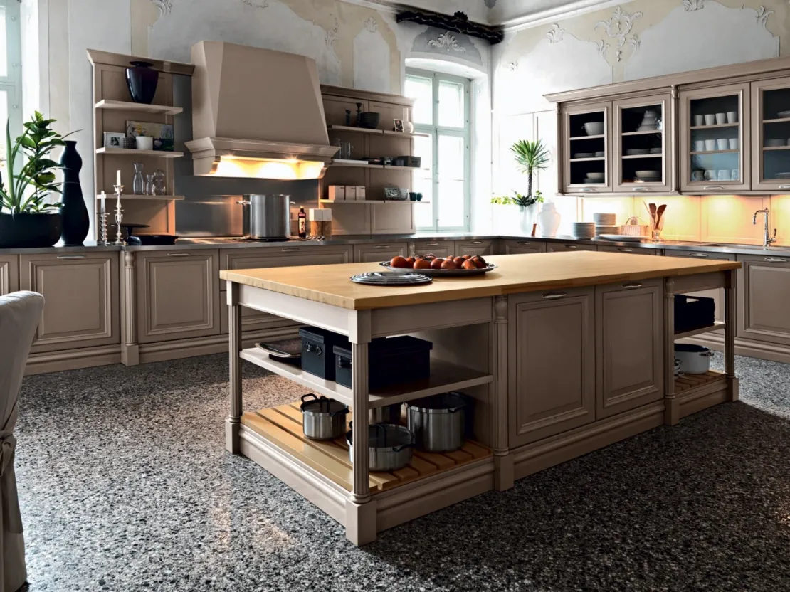 Cucina Classica angolare con isola Elite Extraordinary in laccato opaco con top in acciaio inox e piano del bancone centrale in legno di faggio di Cesar