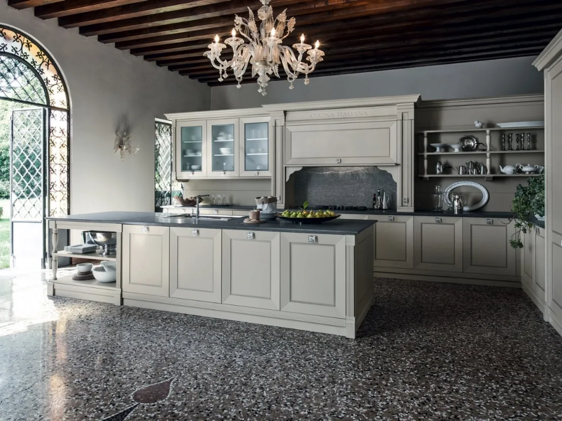 Cucina Classica angolare in laccato grigio perla con isola Etoile Graceful Joy di Cesar