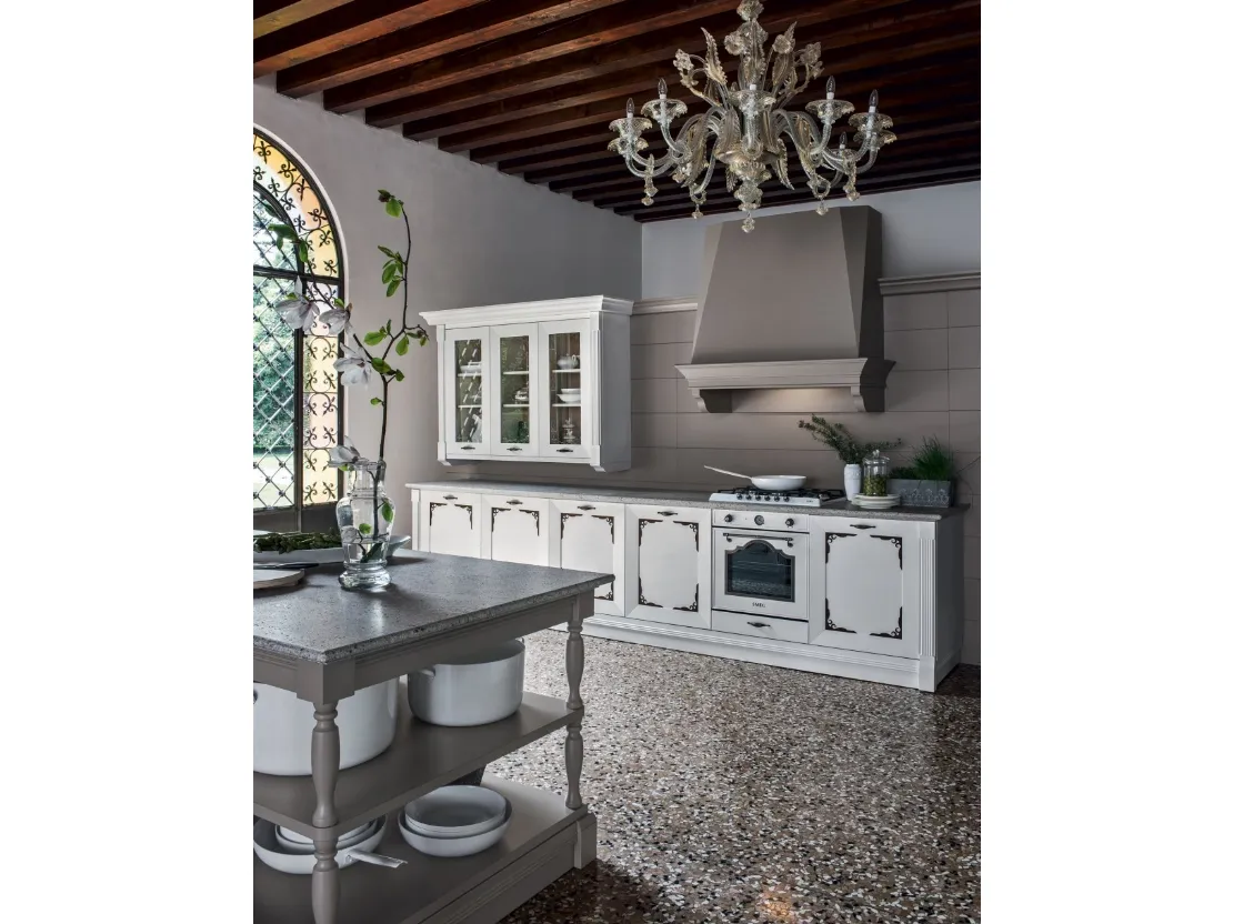 Cucina Classica con isola in laccato opaco seta bianco e seta creta Etoile Splendour di Cesar