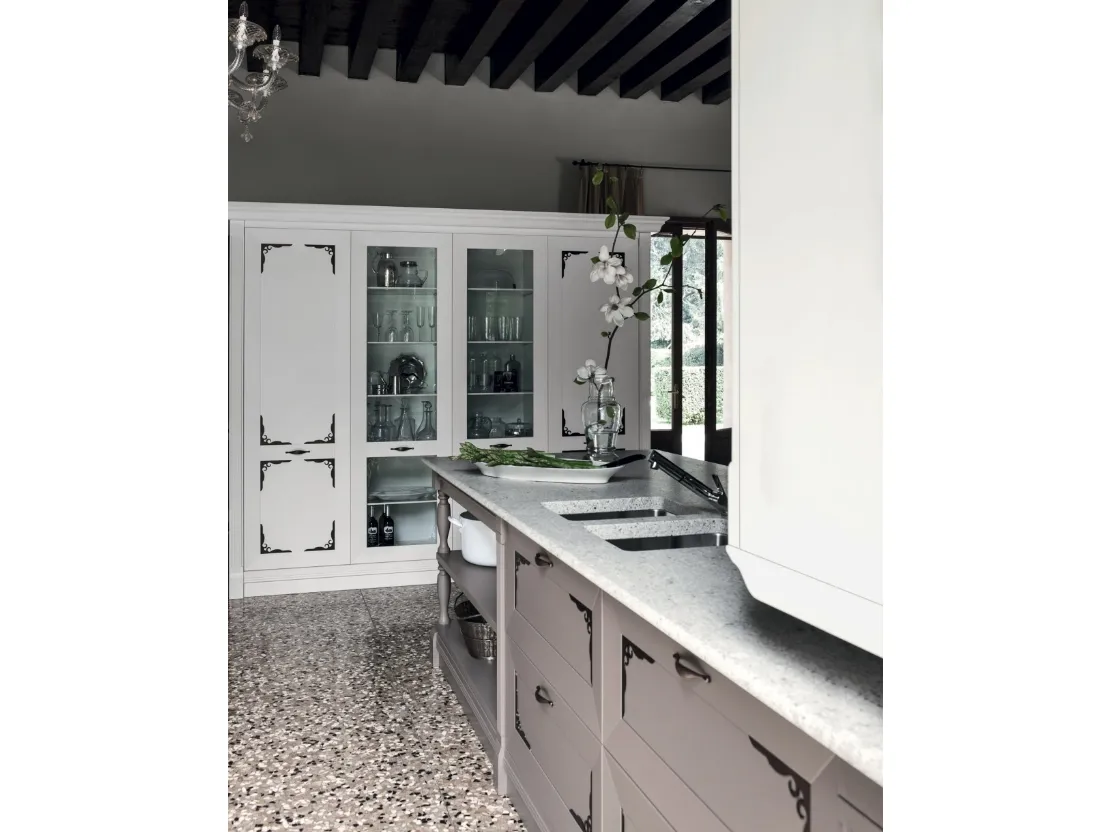 Cucina Classica con isola in laccato opaco con top in granito Etoile Splendour di Cesar