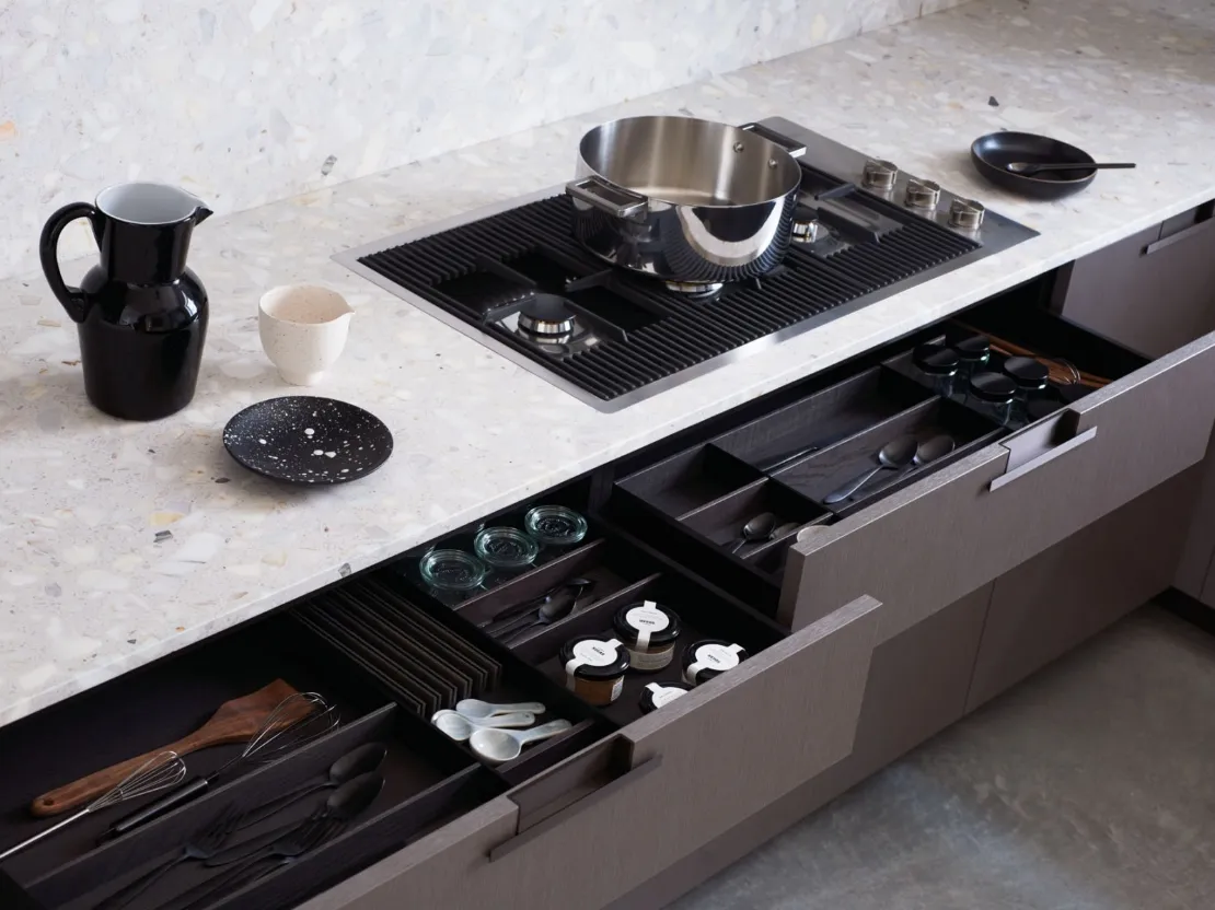 Cucina Design ad angolo Maxima 2-2 Rational Levity con top in seminato Bianco Apuano di Cesar