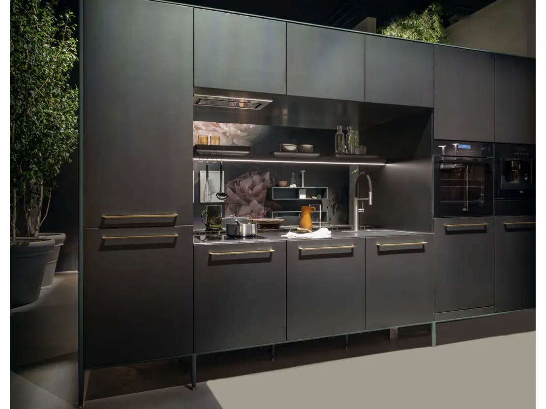 Cucina Design lineare bifacciale Unit Pocket in laccato Verde Comodoro e top in acciaio di Cesar
