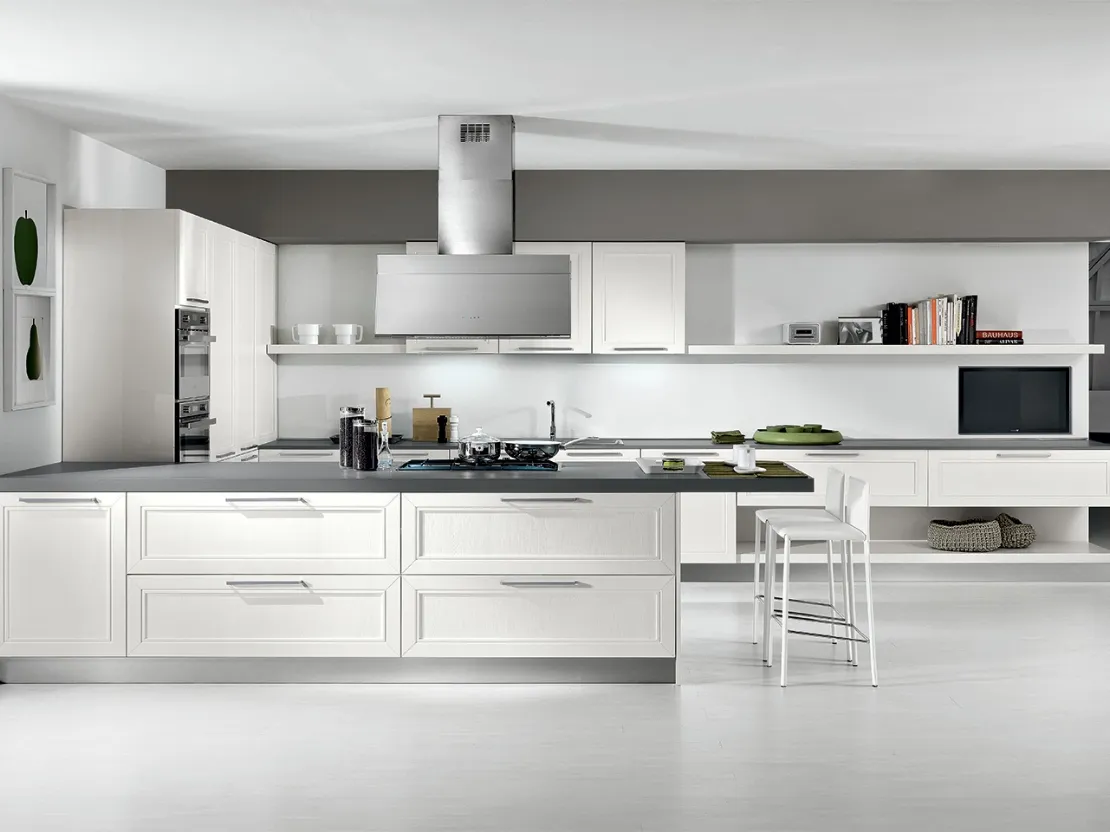 Cucina Moderna Itaca angolare a ferro di cavallo in legno massello di Frassino laccato Bianco a poro aperto di Arredo3